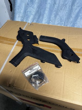Protector Chasis KTM y Escobillas Motor Arranque