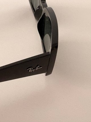 Gafas de sol Ray-Ban negras rectangulares