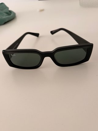 Gafas de sol Ray-Ban negras rectangulares