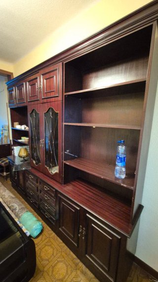 Mueble de salón madera oscura