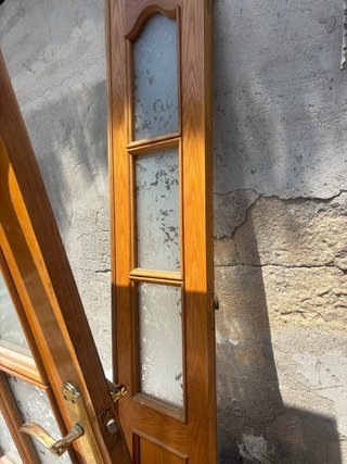 Puerta de comedor de madera con cristal