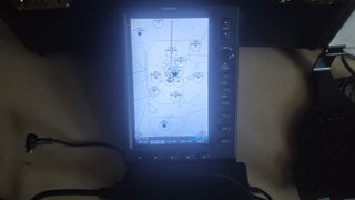 GPS Garmin 695 con soporte y cargador