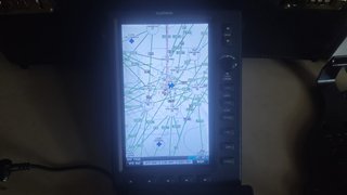 GPS Garmin 695 con soporte y cargador