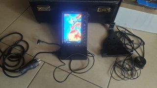 GPS Garmin 695 con soporte y cargador
