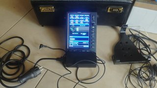 GPS Garmin 695 con soporte y cargador