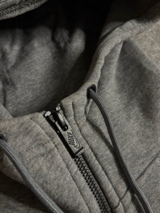 Chaqueta Nike Gris con Cremallera