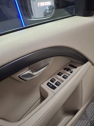 VOLVO XC70 II D4 181