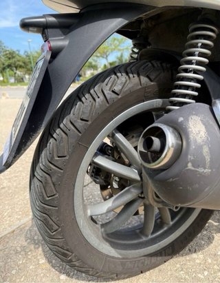 Piaggio Beverly 250 Maxi Scooter Plata