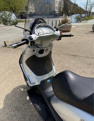 Piaggio Beverly 250 Maxi Scooter Plata