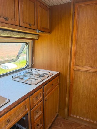 Caravana Hobby 742 kg con baño y papeles NL