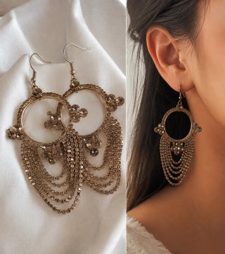 Pendientes largos dorados con brillantes