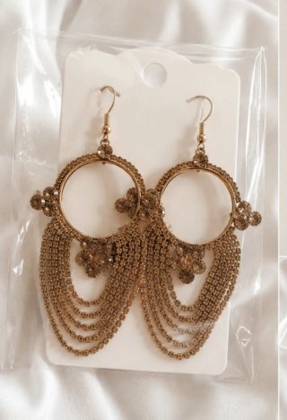 Pendientes largos dorados con brillantes