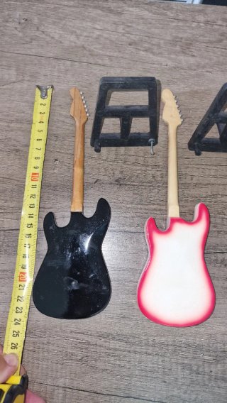 Guitarras miniatura decorativas