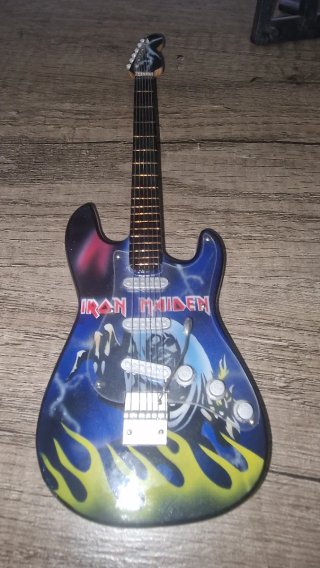 Guitarras miniatura decorativas