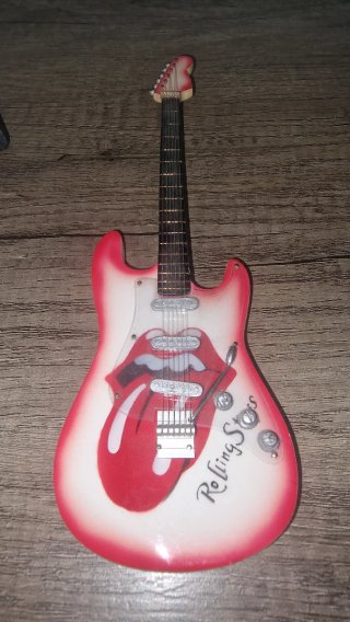 Guitarras miniatura decorativas