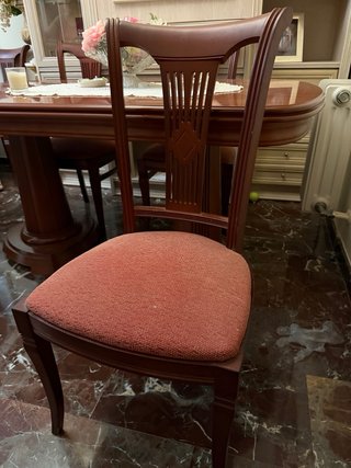 Mesa de comedor y 6 sillas de madera