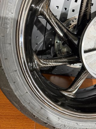 Llanta Trasera Carbono M1000RR Pirelli