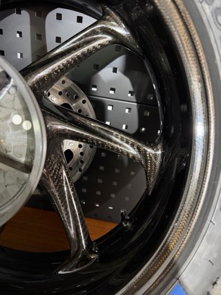 Llanta Trasera Carbono M1000RR Pirelli