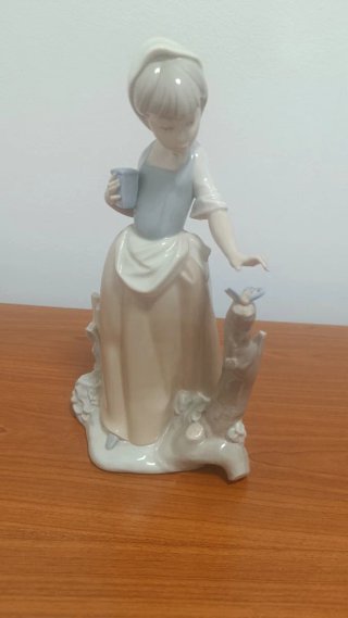 Figura Lladró Niña con Mariposa Porcelana