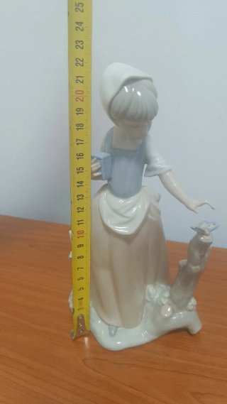 Figura Lladró Niña con Mariposa Porcelana