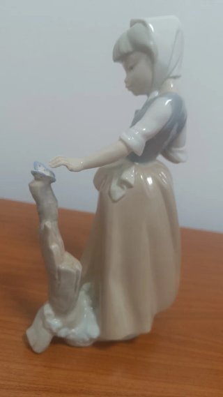 Figura Lladró Niña con Mariposa Porcelana