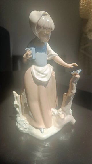 Figura Lladró Niña con Mariposa Porcelana