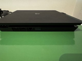 PS4 Slim Negra + 2 mandos+ Juegos