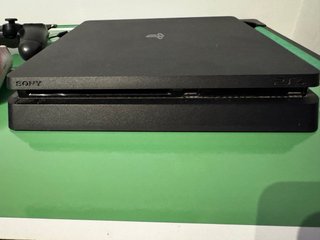 PS4 Slim Negra + 2 mandos+ Juegos