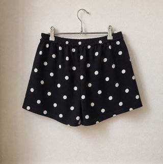 Shorts negros lunares blancos