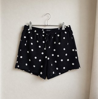 Shorts negros lunares blancos