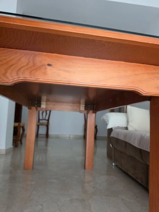 Mesa de salón de madera maciza y cristal