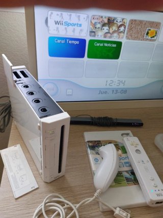 Nintendo Wii + Mando + Juego Wii Sports