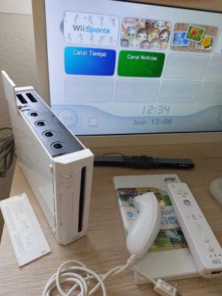 Nintendo Wii + Mando + Juego Wii Sports