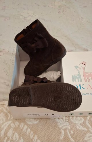 Botas serraje marrón lazo OKKA