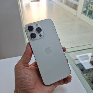 iPhone 15 Pro Max 256GB Blanco Usado Sin Caja.