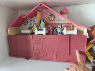 Casa de juguete Bluey con personajes incluidos