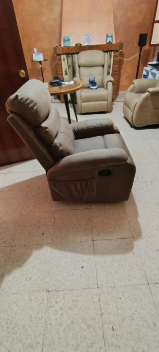 Sillones reclinables beige y marrón