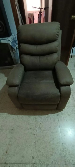 Sillones reclinables beige y marrón