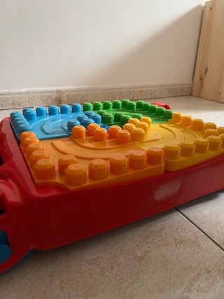 Mesa com Juego construcción Mega Bloks