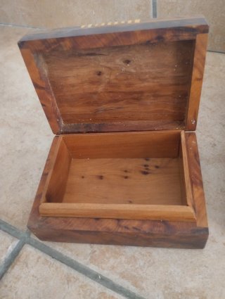 4 cajas de madera decoradas.