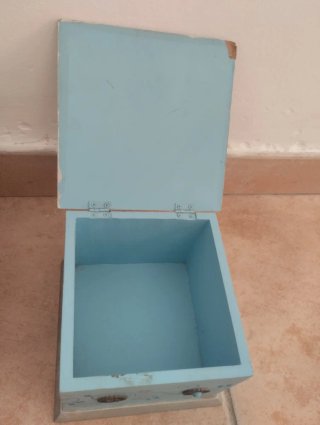 4 cajas de madera decoradas.