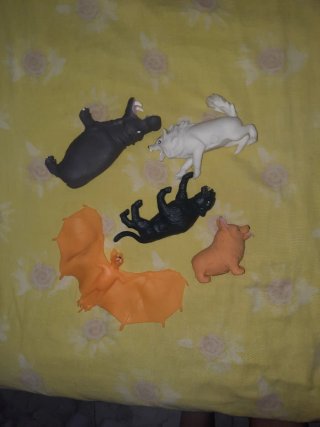 5 muñecos estrujables: animales variados