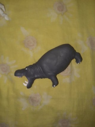 5 muñecos estrujables: animales variados