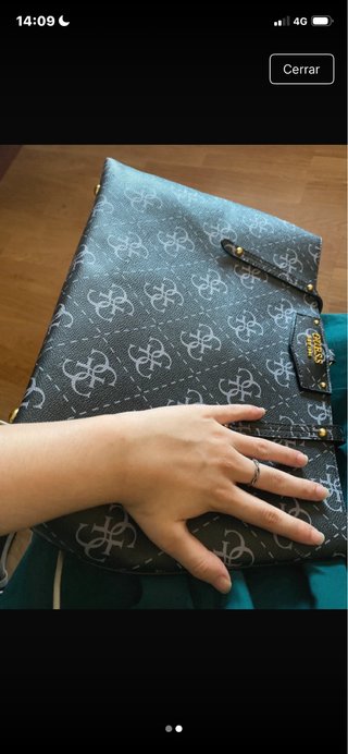Bolso Guess Negro y Gris