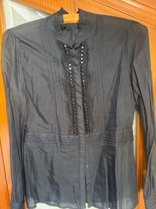 Blusa negra semitransparente Cortefiel