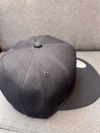 Gorra Snapback 'LA' Bright Codes Negra - Impecable