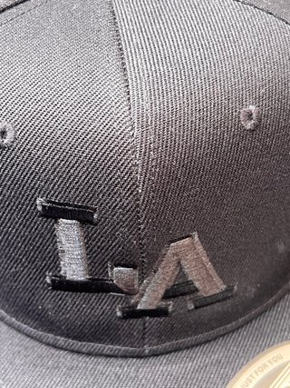 Gorra Snapback 'LA' Bright Codes Negra - Impecable