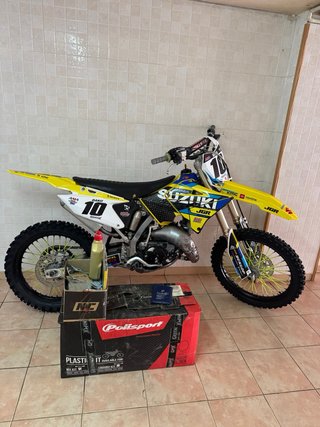Suzuki RM 125 Motocross