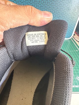 Zapatilla Salomon Gore-Tex Negra y Verde