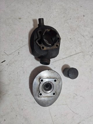 Cilindro y pistón y culata ducati mini Marcelino